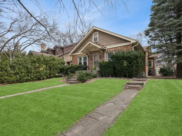 1319 N Ash St, Waukegan, IL 60085