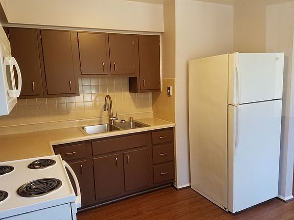 3rd image of 3225 Washington Pike APT 3