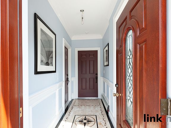 3rd image of 9 Holly Pl Floor 2