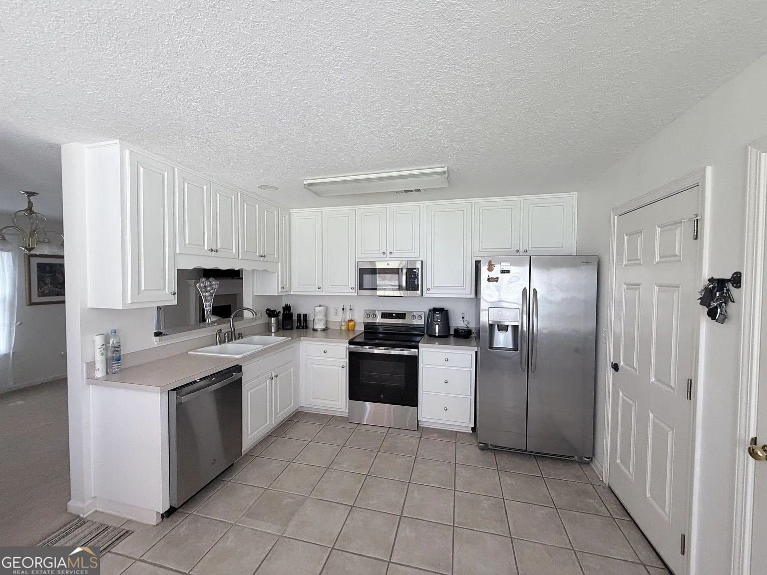4 bed, 3.0 bath, 2529 sqft, $2,400 — Photo 4