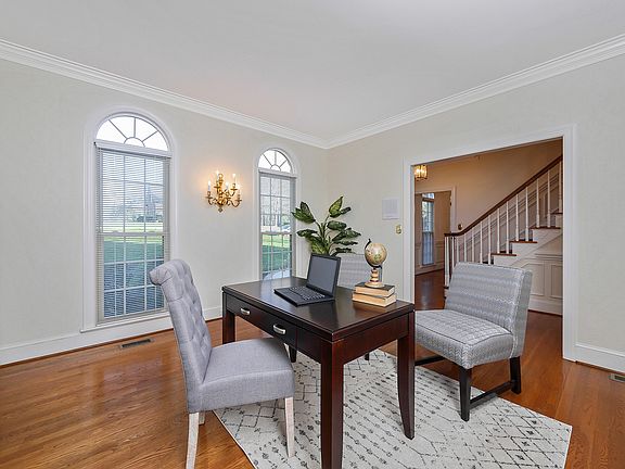 4th image of 5319 Silchester Ln