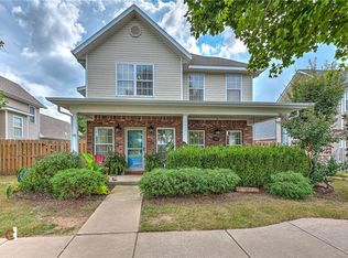 904 NE Arleta Gdns, Bentonville, AR 72712