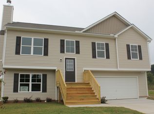 386 Pinnacle Dr, Winder, GA 30680