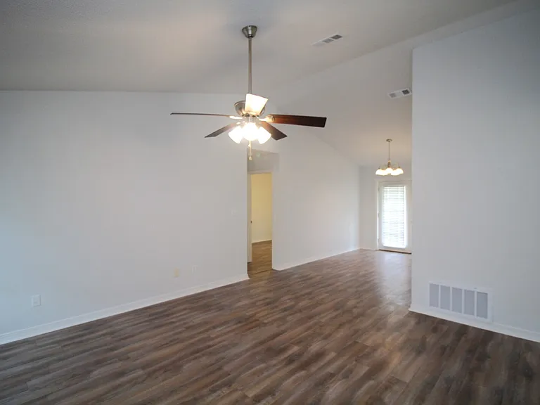 7679 Old Hickory Dr — Photo 4