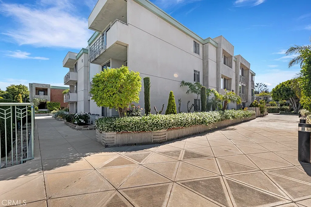 2 bed, 1426 sqft, $3,150 — Photo 1