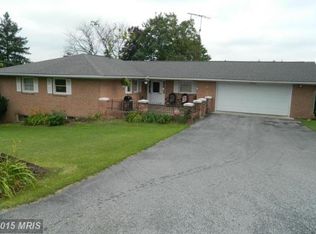 26 Kensington Dr, Chambersburg, PA 17201