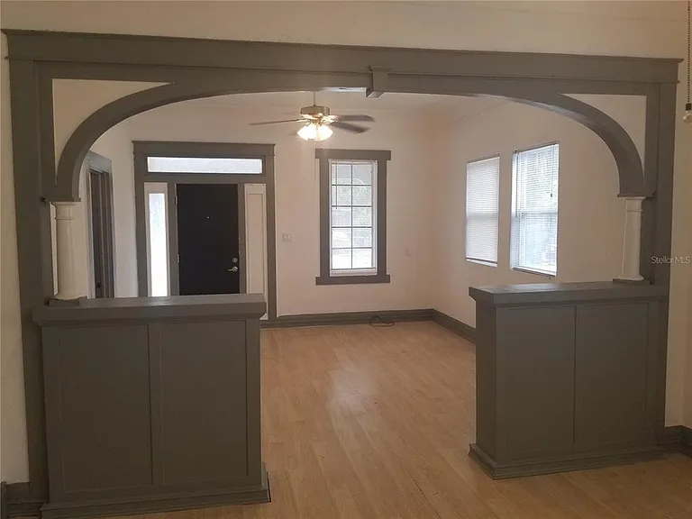 2107 W Chestnut St — Photo 5