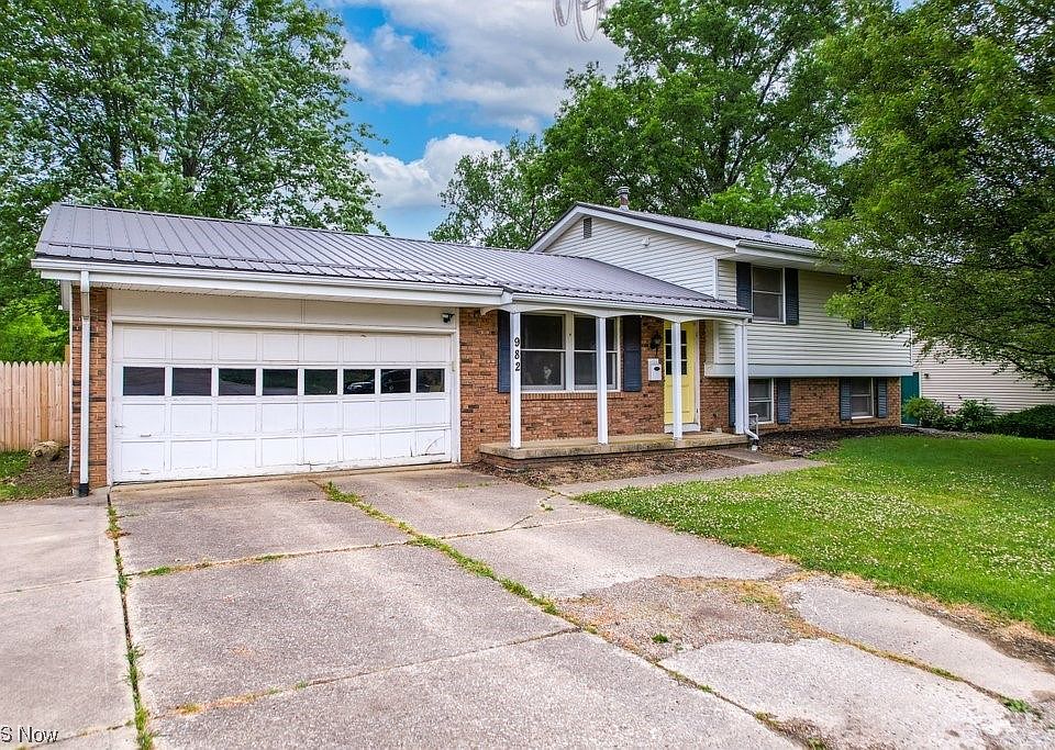 1st image of 982 Thomas Dr