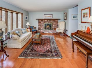 21 Schoolhouse Rd, Oak Ridge, NJ 07438