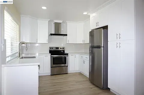 3 bed, 1098 sqft, $3,650 — Photo 1