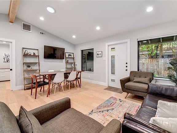5th image of 2102 Kenwood Ave #A