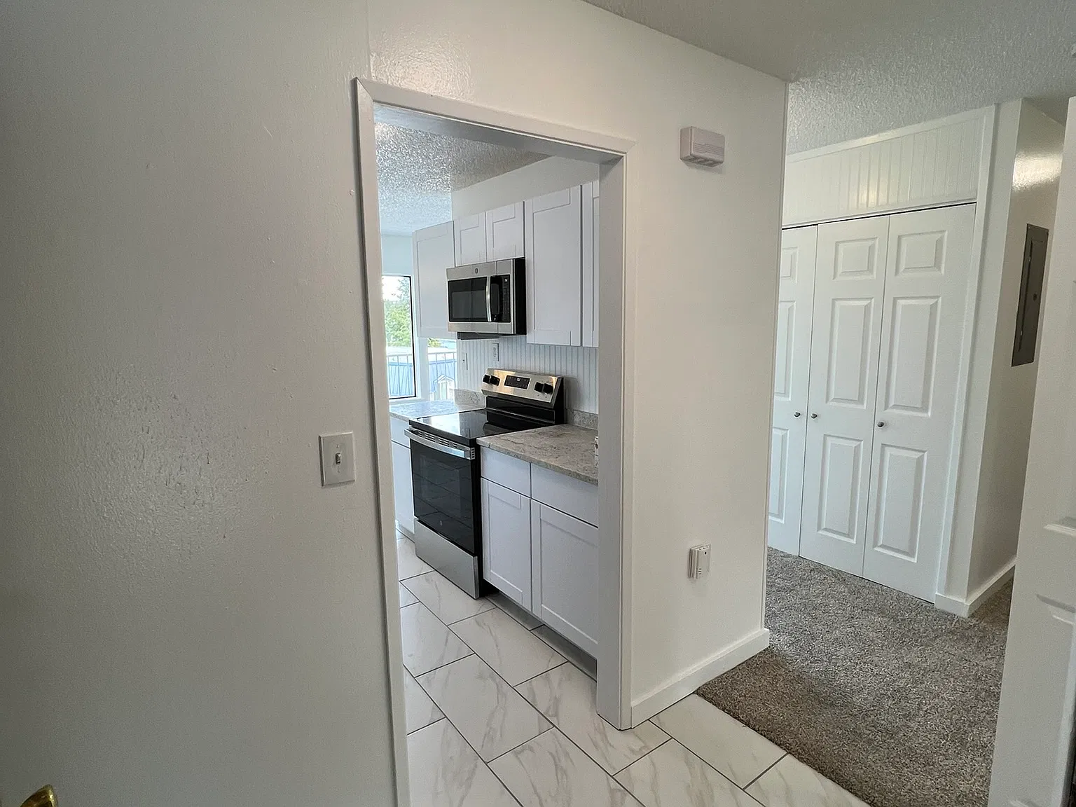 2 bed, 1.5 bath, 965 sqft, $2,200 — Photo 3