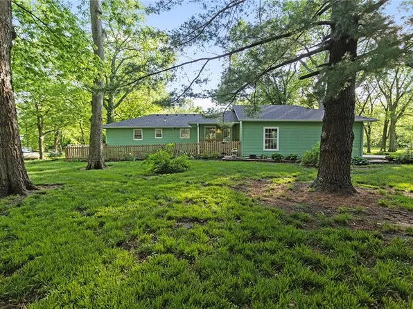 101 Cindy Ln, Peculiar, MO 64078