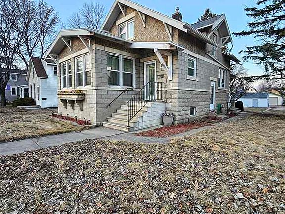4th image of 812 N Broadway St