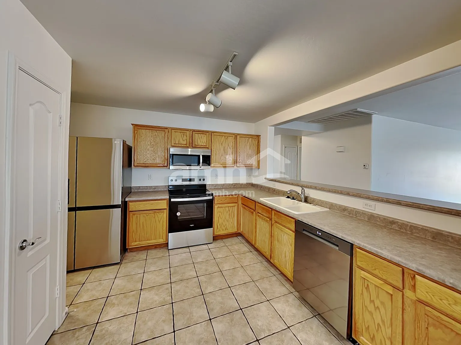 3 bed, 2.0 bath, 1633 sqft, $1,770 — Photo 3