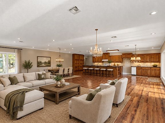 4th image of 429 Robinson Ln