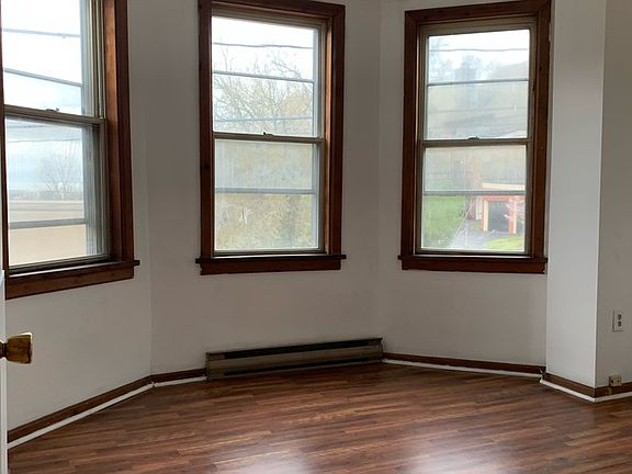 4th image of 301 W 4th St #4-1