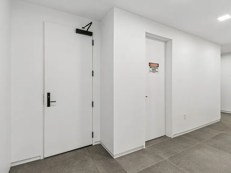 Guest suite entrance