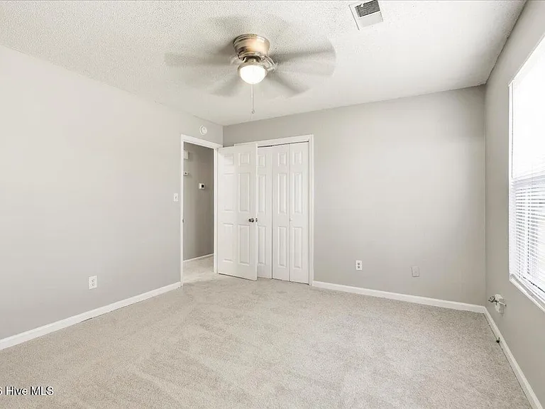 1910 Neptune Dr — Photo 20