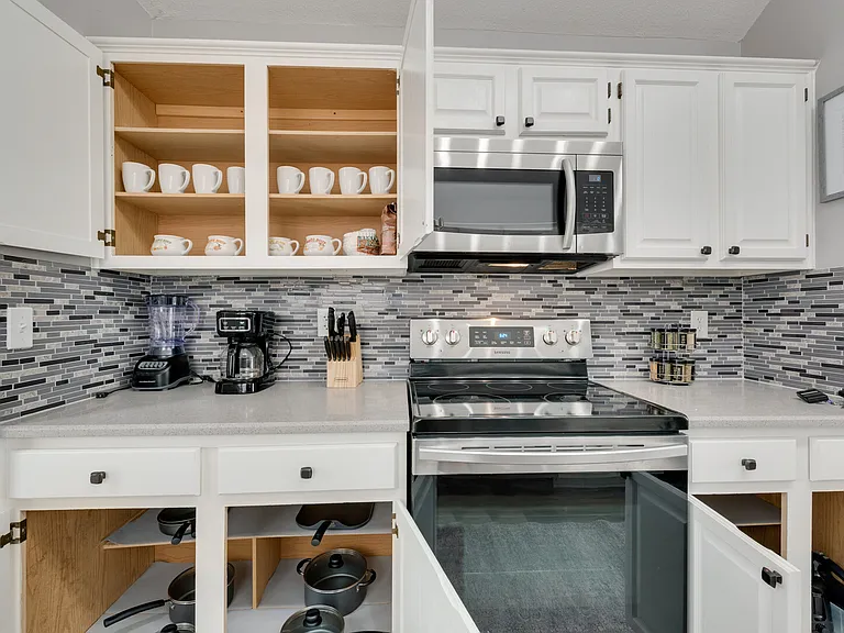 Village Green Dr — Photo 24