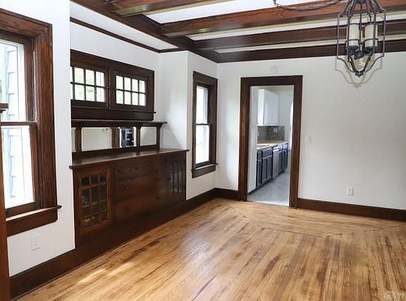 5th image of 301 Rockwood Ave