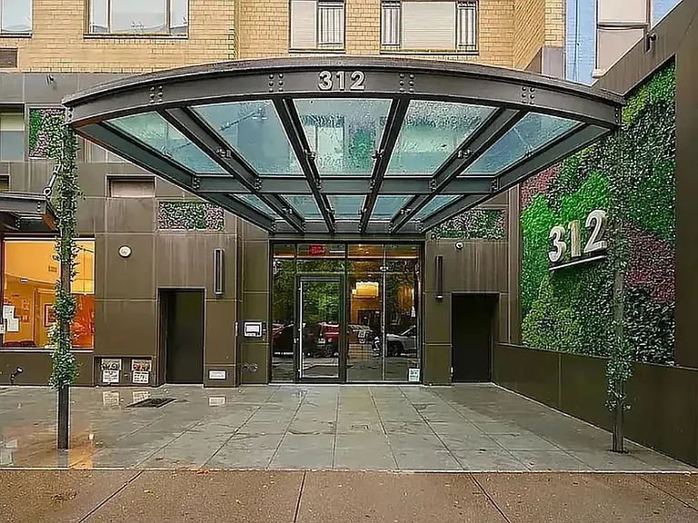 312 E 30th St #3 — Photo 10