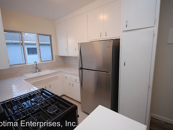 3rd image of 1148 N Formosa Ave APT 07