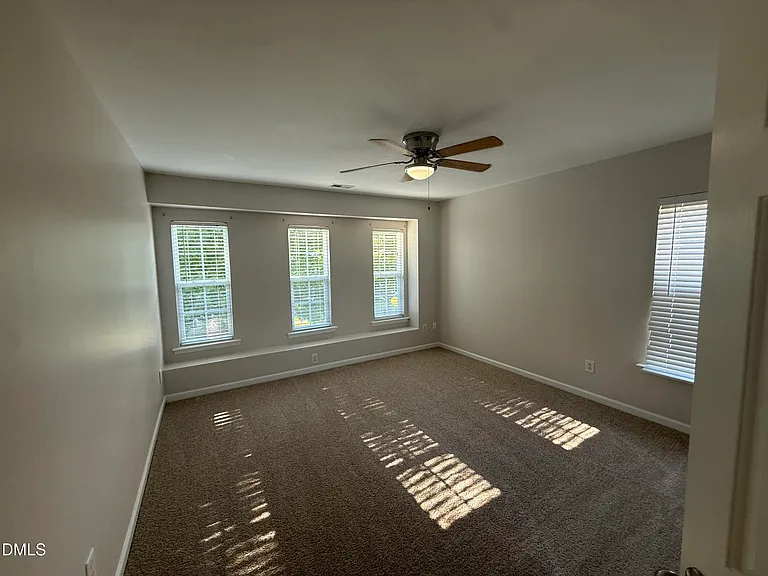 220 Milpass Dr — Photo 17
