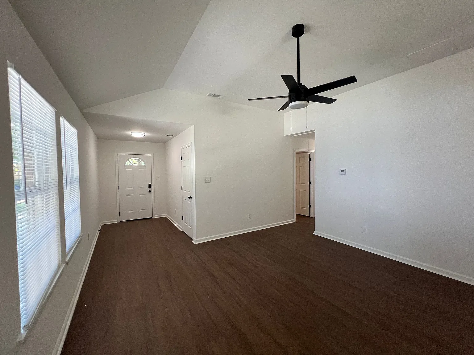 899 Par Ave — Photo 2