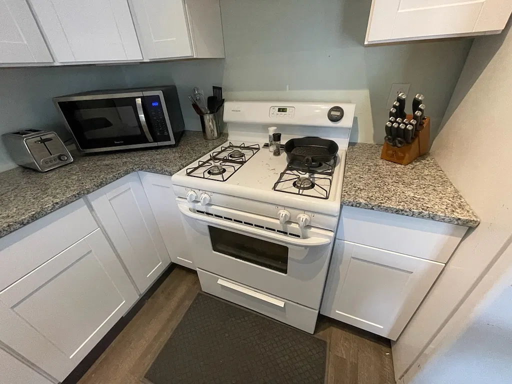 3 bed, 1300 sqft, $1,650 — Photo 2