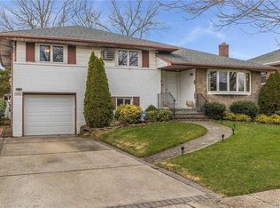 319 Brompton Rd S, Garden City South, NY 11530
