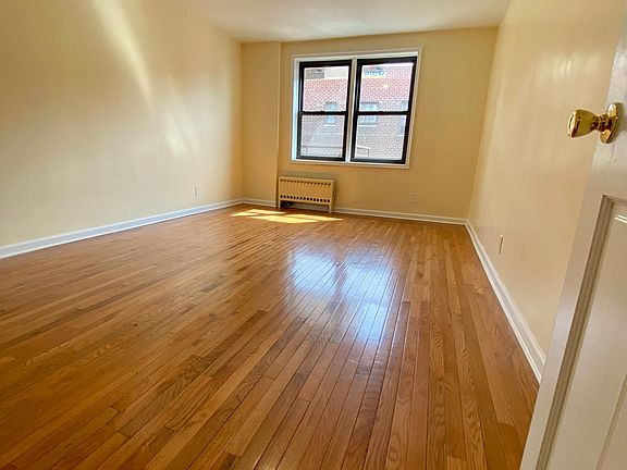 4th image of 260 N Broadway #7L