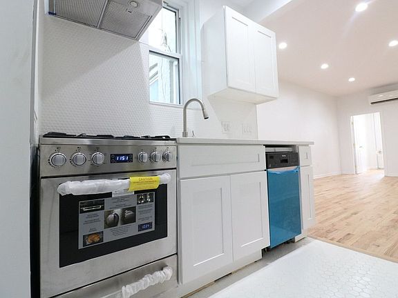 3rd image of 1557 Dekalb Ave APT 3R