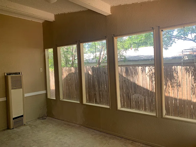 2416 Glenwood Dr — Photo 10
