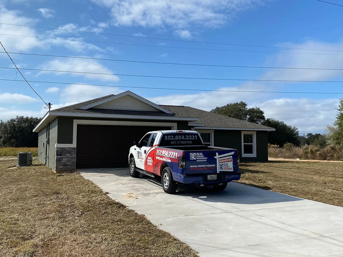 Custom Home - Desirable SE Ocala Neighborhood 3/2/2 **Won't Last** — Photo 1