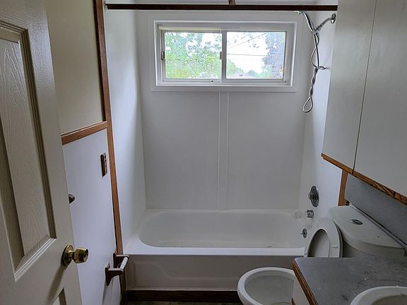 4th image of 4455 Campbell St