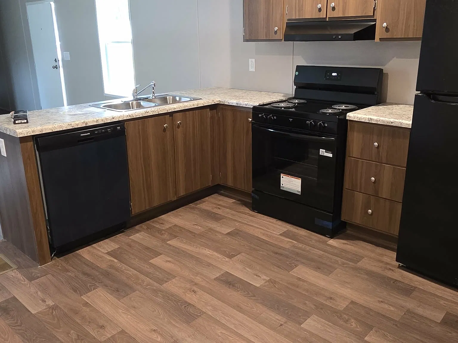 3 bed, 924 sqft, $1,290 — Photo 3