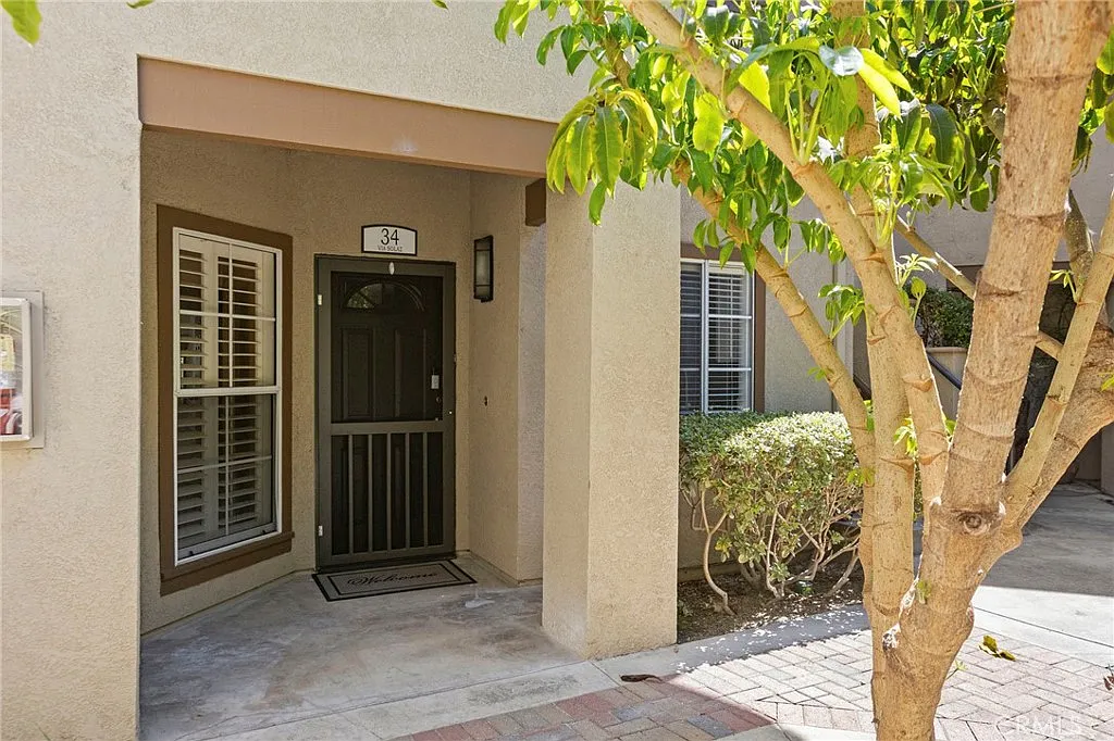 2 bed, 971 sqft, $3,300 — Photo 2