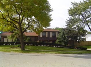 536 Lancers Dr, Addison, IL 60101