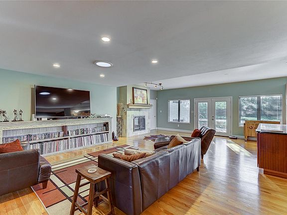 4th image of 103 Graeser Acres