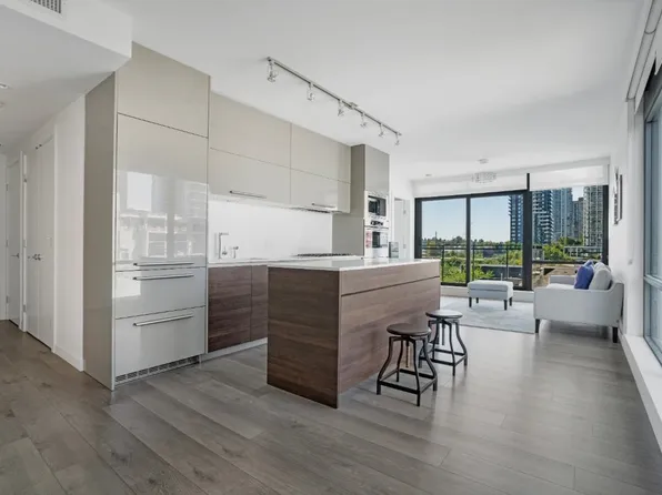 2378 Alpha Ave #608, Burnaby, BC V5C 0K2
