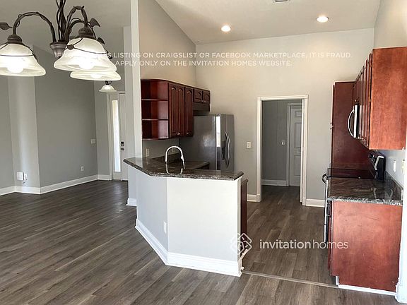 5th image of 1462 SW California Blvd