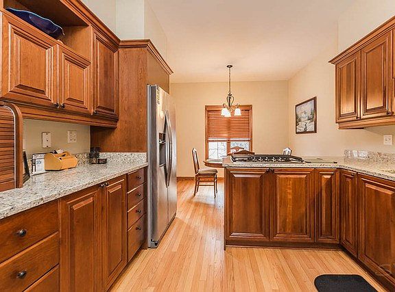 5th image of 406 Ashbury Dr