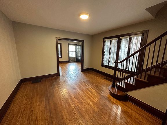 5th image of 2886 N High St #2892