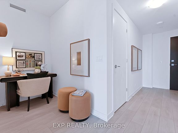 4th image of 2221 Yonge St #2711