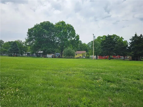 24 Ivy Ter, Garnett, KS 66032