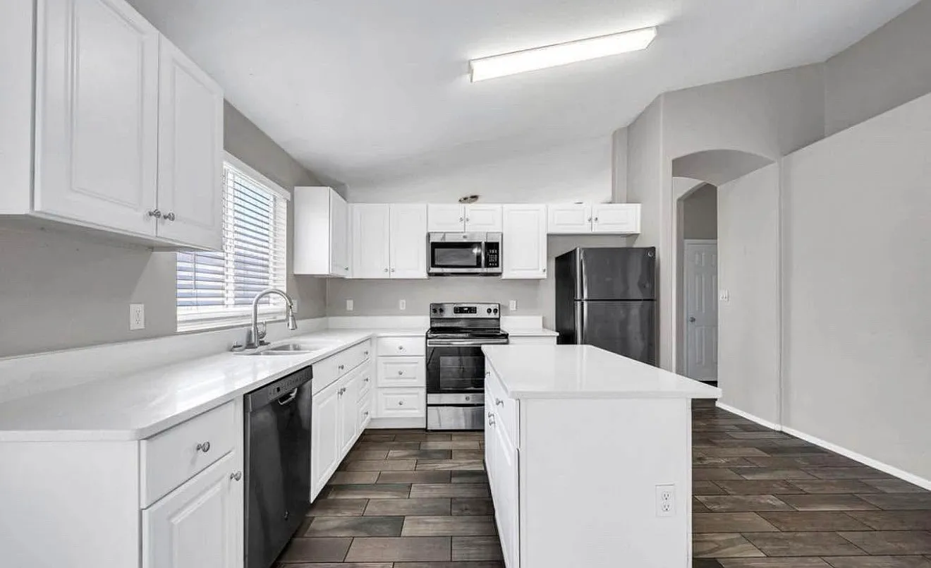 3 bed, 1812 sqft, $2,550 — Photo 3