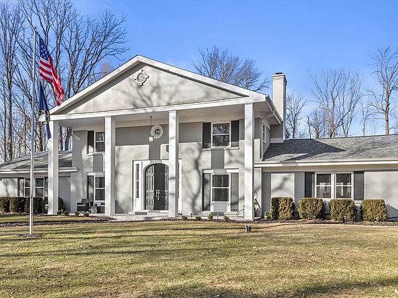2nd image of 712 W Shady LANE