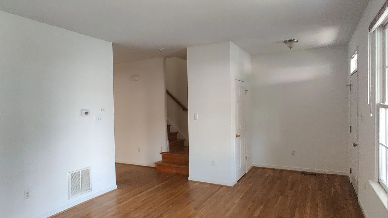 3 bedroom home with covered porch and rear yard — Photo 4