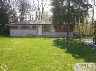 881 Wadsworth Dr, Waterford, MI 48328